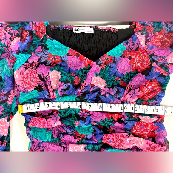 JUNIORS PUFF SLEEVE FLORAL CROP TOP - Picture 8 of 12